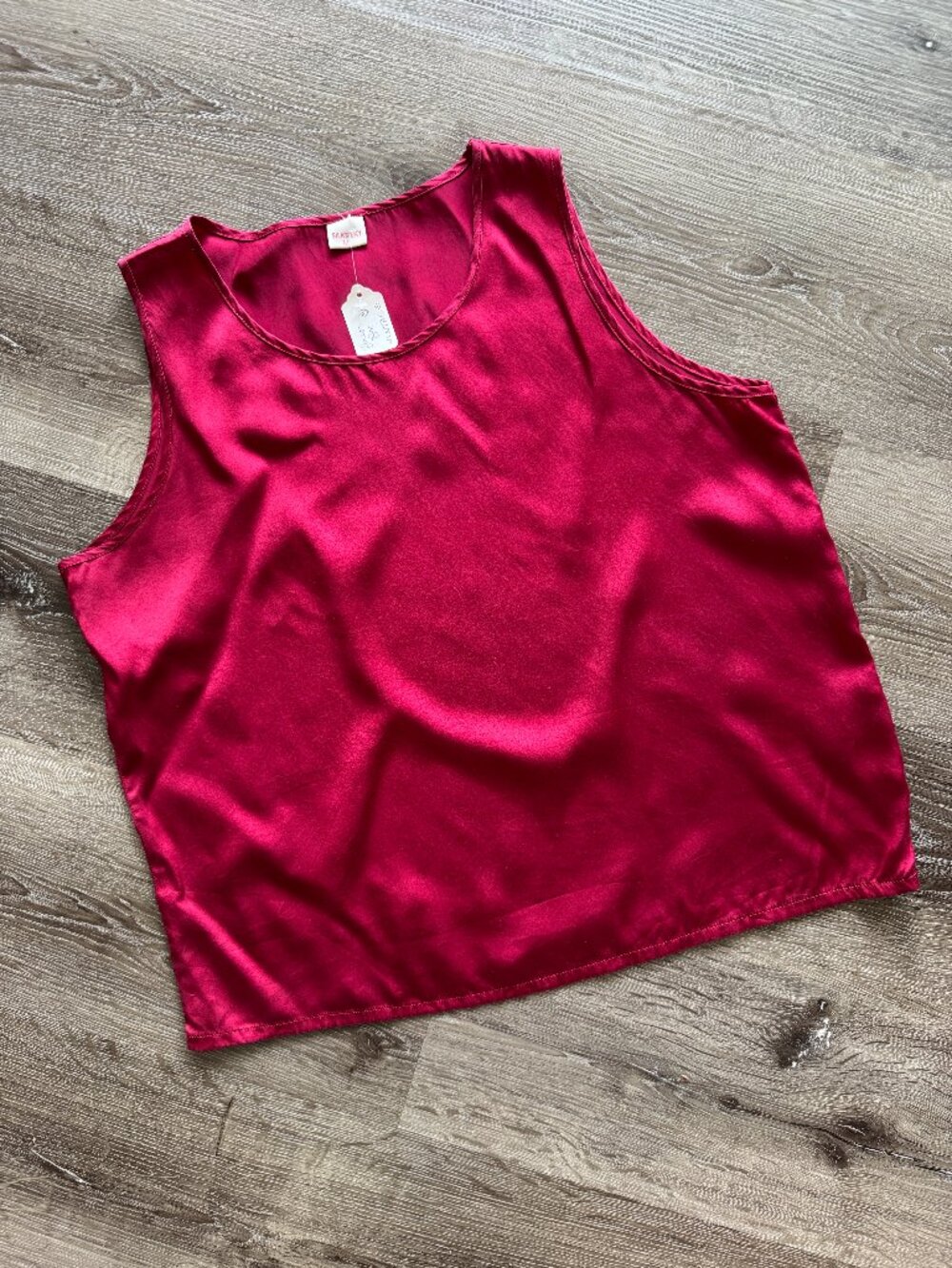 SilkSilky Red 100% Silk Scoop Neck Tank Top | Wide Straps Sleeveless Blouse / M